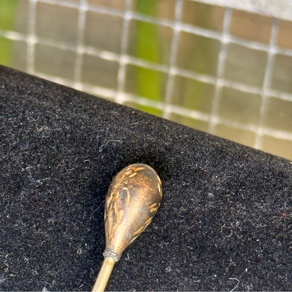 Ladies hat pin. Gold toned floral tip. 6 1/2” - Picture 2 of 7